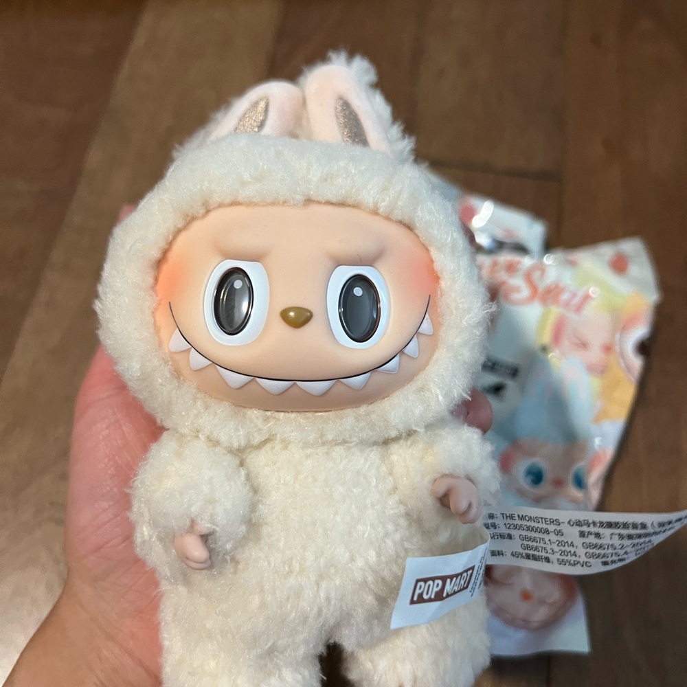 THE MONSTERS - Exciting Macaron Vinyl Face Plush